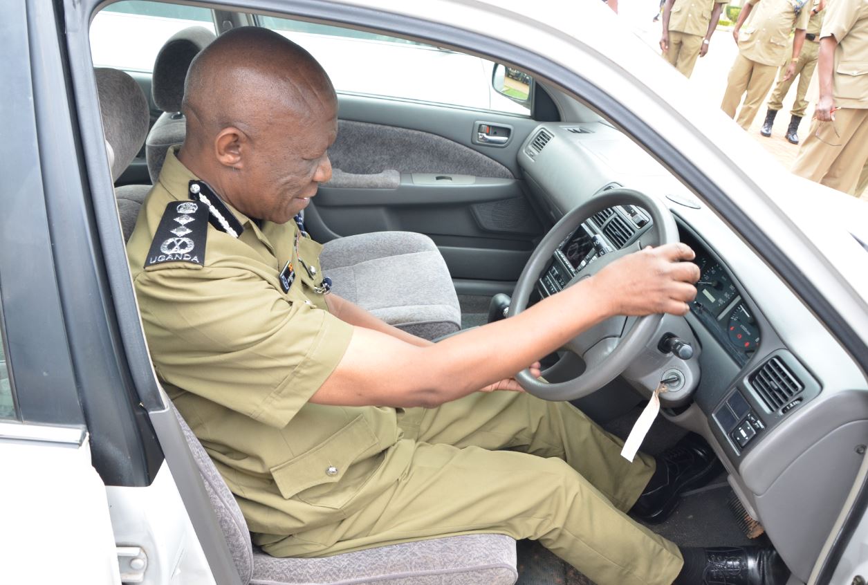 IGP Ochola Launches Cars To Facilitate CID Activities - PML Daily