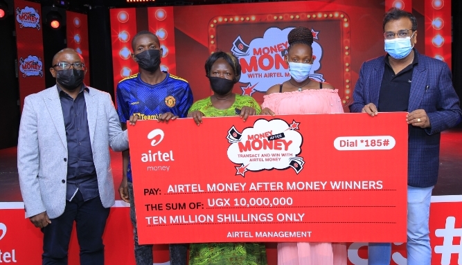 RajeshAgarwal, Chief Technical Officer at Airtel Uganda (R), Prof. Muhamood Lutaya, General Manager Kampala at National (L), Chief Guest, posing for a photo with some of the Ushs. 10 million customers winners and Ushs. 2 million agent winners. This was at the Money after Money winners reward in Kampala today, 10th December 2021.