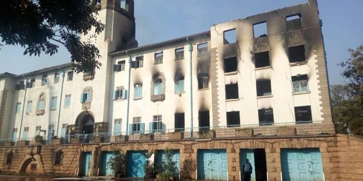 The main building, in the style of British architecture of the 1940s, had high white walls and blue-shuttered windows before the fire that broke out in the early morning of 20 September 2020 turned it into rubble.