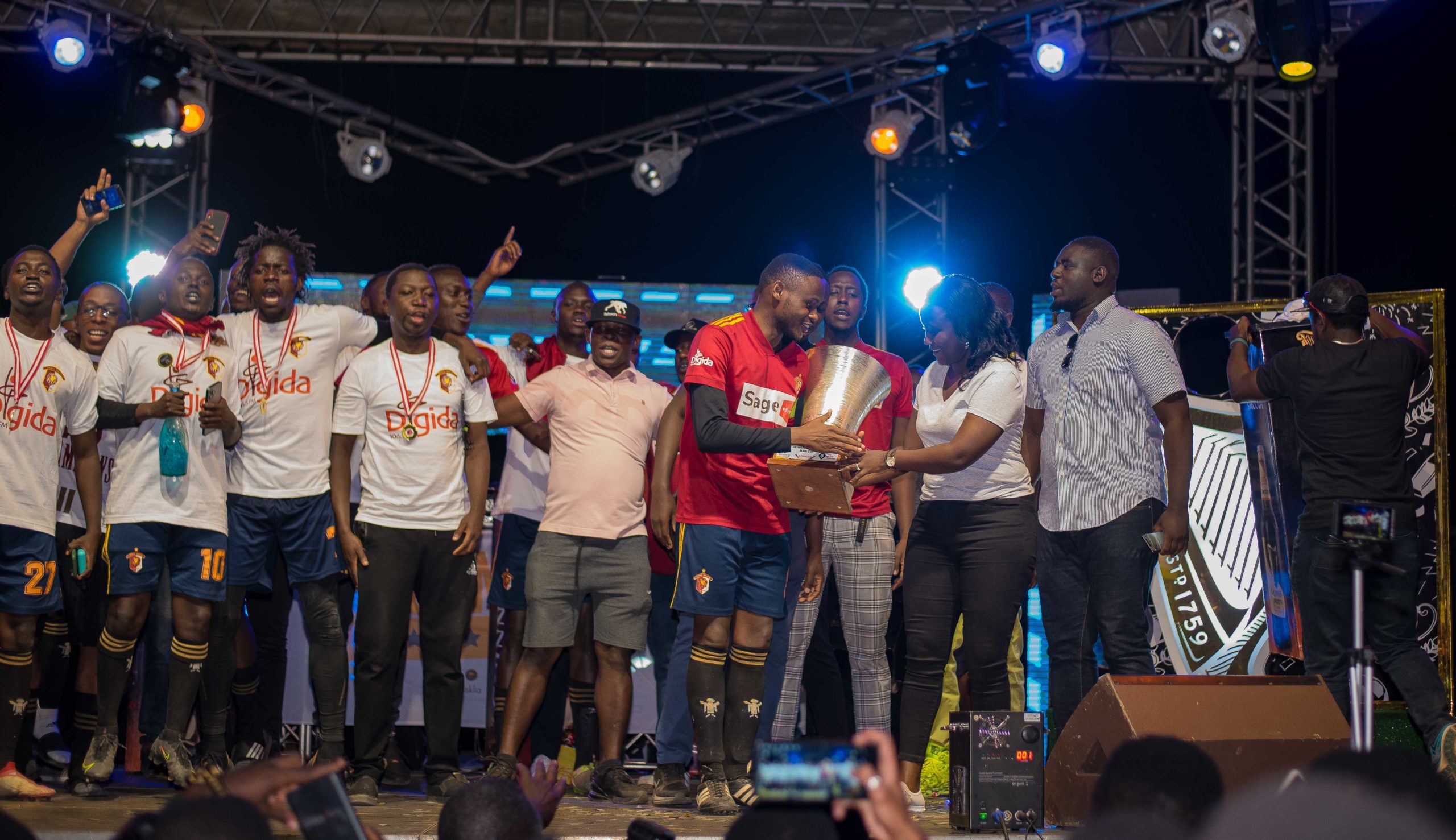 Guinness Uganda Brand Manager Elizerbeth Mutamuliza handing over the Championship Trophy to Peaky Blinders Captain Johnathan Ssentamu