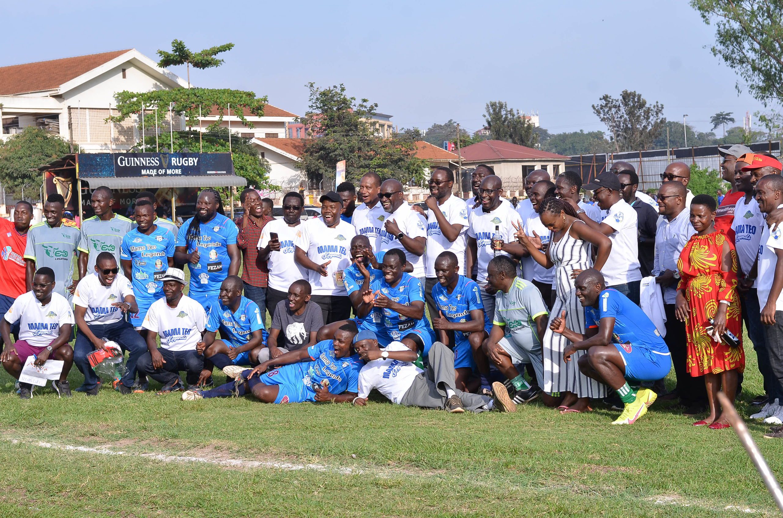 Match Day 16 hosts Mama Teo Legends pose for a Photo moment. 