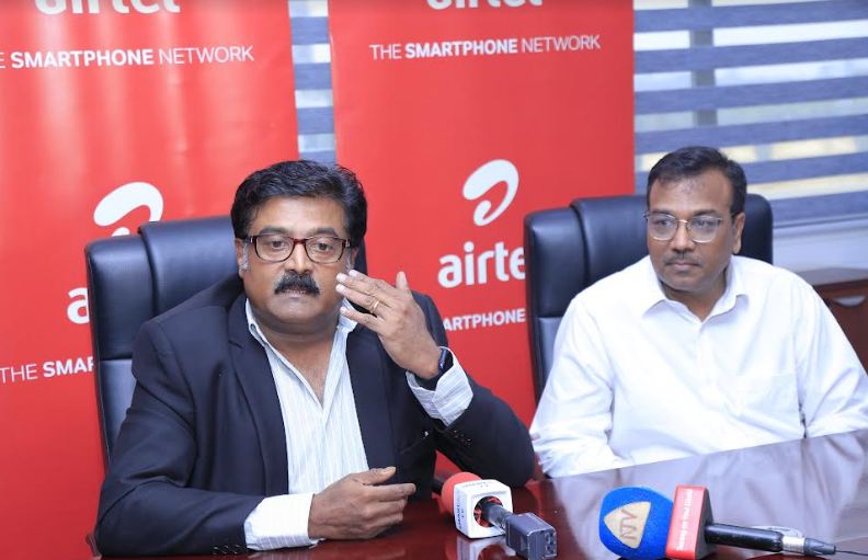 L-R : Airtel Uganda, Managing Director, Manoj Murali, and Rajesh Agrawal, the Network Director at Airtel Uganda during a press briefing where Airtel Uganda announced that their Smartphone Network is now ready for the 5G technology.