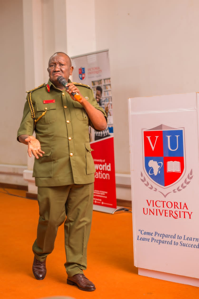 Brig-Gen Kulaigye delivery his keynote speech during the public lecture