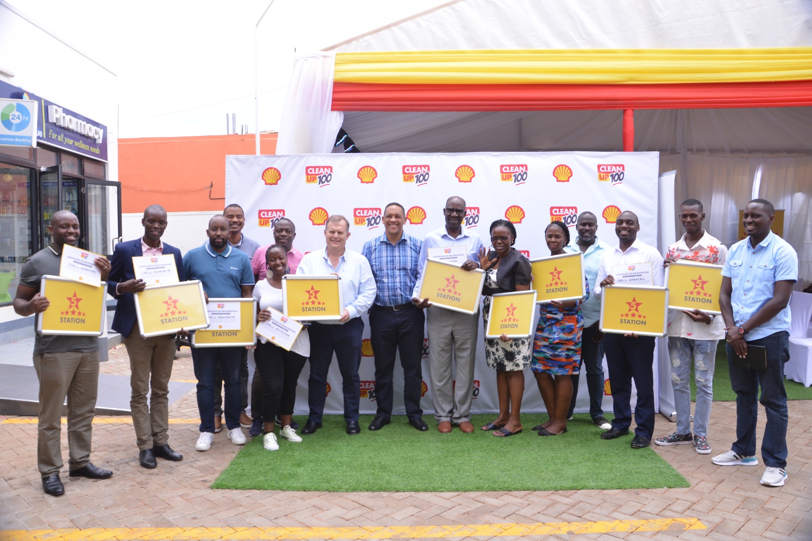 Vivo Energy Uganda’s Managing Director, Johan Grobbelaar and Shell Station managers receiving certificates (PHOTO/Courtesy)