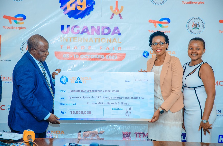 UMA Chairman Deo J.B Kayemba (Left) receiving a cheque from Uganda Baati’s Head Marketing, Macklean Kukundakwe and External Affairs Officer, Patience Martha Aheebwa (Right)