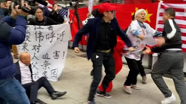 Those who protested Xi Jinping’s visit to San Francisco on November 23, 2023, were harassed and beaten by pro-CCP diaspora Chinese. Screenshot.