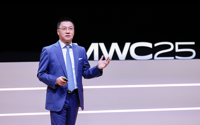 James Chen, President of Huawei Carrier Business, delivering a keynote speech